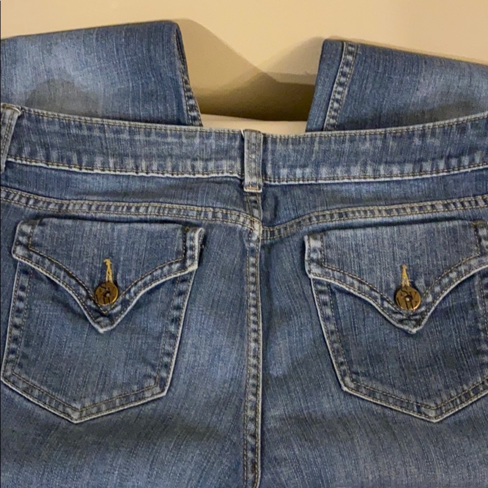 SOLD💙 Sz 12 Simply Vera Vera Wang Jean Capri’s